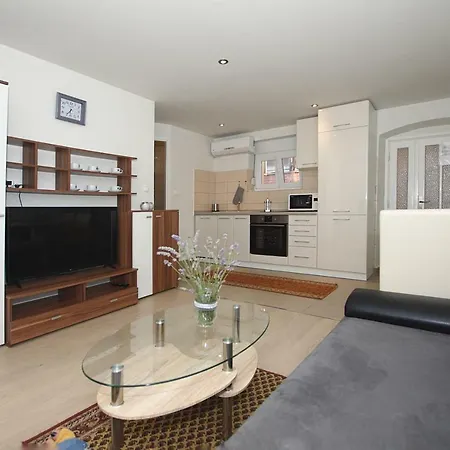 Apartment Puntamika *